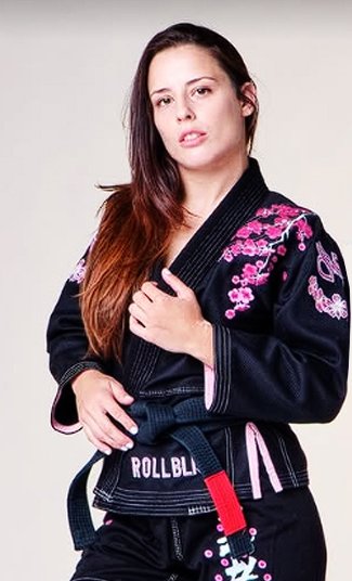 Bianca Giannini con kimono blanco